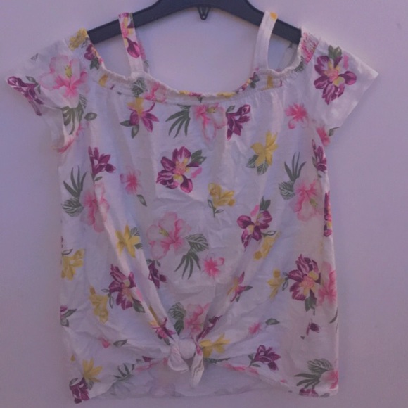 abercrombie kids Other - White flower print ‘off the shoulder’ t-shirt
